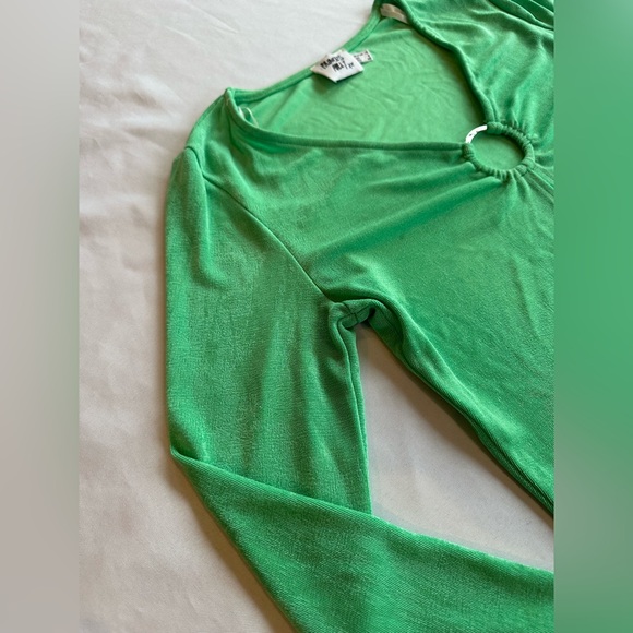 Princess Polly Green Sweater Blouse with Ring Detail Size 8 - Picture 5 of 7